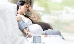 Los investigadores están tratando de comprender las causas de la preeclampsia, cuyos síntomas incluyen la presión arterial alta.